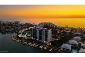 2400 Gulf Shore Blvd N 402, Naples