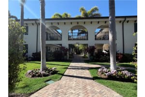 960 7th St S 103, Naples