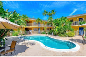 4290 Gulfstream Dr 5, Naples