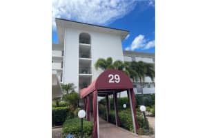 29 High Point Cir E 405, Naples