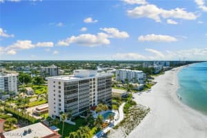 2171 Gulf Shore Blvd N 201, Naples