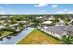 1693 Bonita Ct, Naples