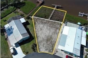 4717 Tahiti Dr, Bonita Springs