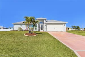 703 Ne 23rd Ter, Cape Coral