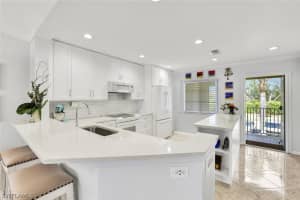 7742 Emerald Cir V203, Naples