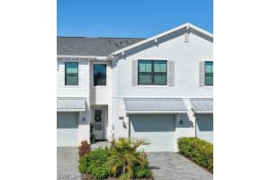 13045 Pembroke Dr, Naples