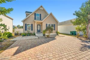 150 Leawood Cir, Naples