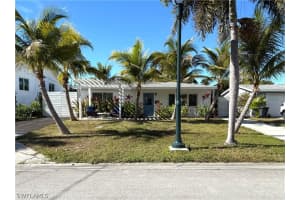 555 14th St N, Naples