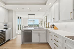 445 Cove Tower Dr 1001, Naples