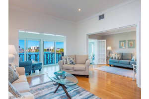 383 Harbour Dr 308, Naples