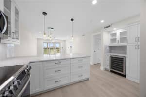 21 High Point Cir E 409, Naples