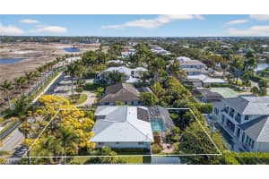 420 S Golf Dr, Naples