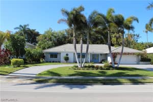 606 Park Shore Dr, Naples