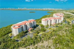 133 Vintage Bay Dr 14, Marco Island