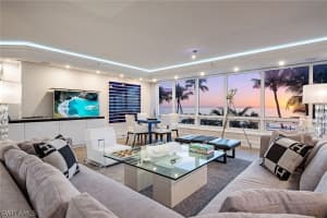 9235 Gulf Shore Dr Tl2, Naples