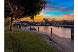 366 Grapewood Ct, Marco Island