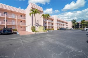 180 Turtle Lake Ct 211, Naples
