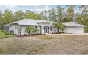 825 Desoto Blvd N, Naples