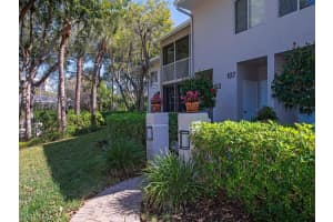 5818 Glencove Dr 103, Naples