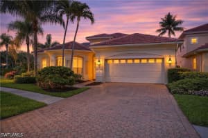 9227 Troon Lakes Dr, Naples