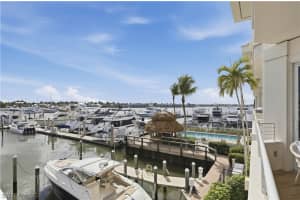 909 10th St S 201, Naples