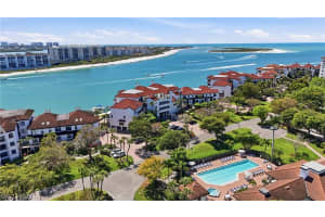 309 La Peninsula Blvd 309, Naples