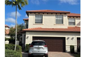 7431 Bristol Cir, Naples
