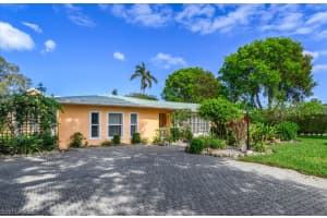 737 Mooring Line Dr, Naples