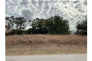 4917 2nd St W, Lehigh Acres