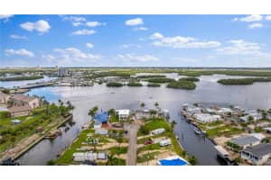 866 Oak St, Fort Myers Beach