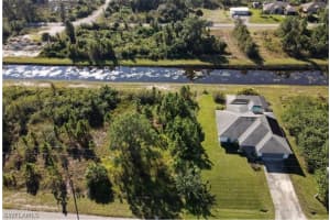 958 Candlelight Dr, Lehigh Acres