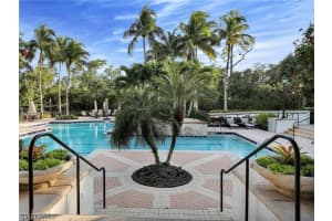 455 Cove Tower Dr 303, Naples