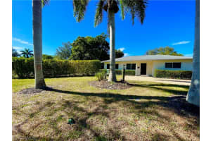 905 13th St N, Naples