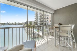 10682 Gulf Shore Dr C305, Naples