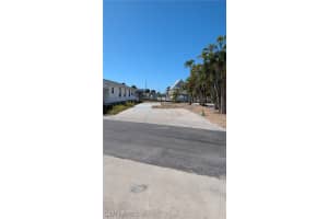 58 Nancy Ln, Fort Myers Beach