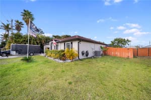 427 Nw 3rd St, Cape Coral