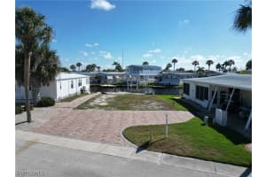 17621 Peppard Dr, Fort Myers Beach