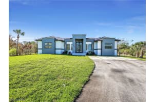 910 Golden Gate Blvd E, Naples