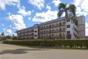 801 River Point Dr 303a, Naples