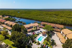 194 Newport Dr 908, Naples