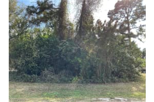 5217 Lee St, Lehigh Acres