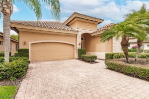 6105 Dogleg Dr, Naples