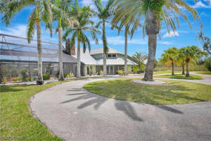 7235 Lake Dr, Fort Myers