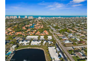 822 Gulf Pavilion Dr 201, Naples