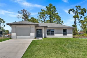 2912 8th St W, Lehigh Acres