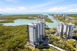 425 Cove Tower Dr 1002, Naples