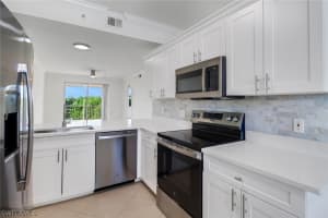 8451 Kingbird Loop 334, Estero