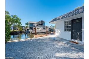 2836 Bayview Dr, Naples