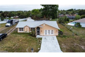 706 Arianne Ct, Lehigh Acres