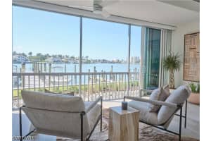 322 Harbour Dr 104d, Naples